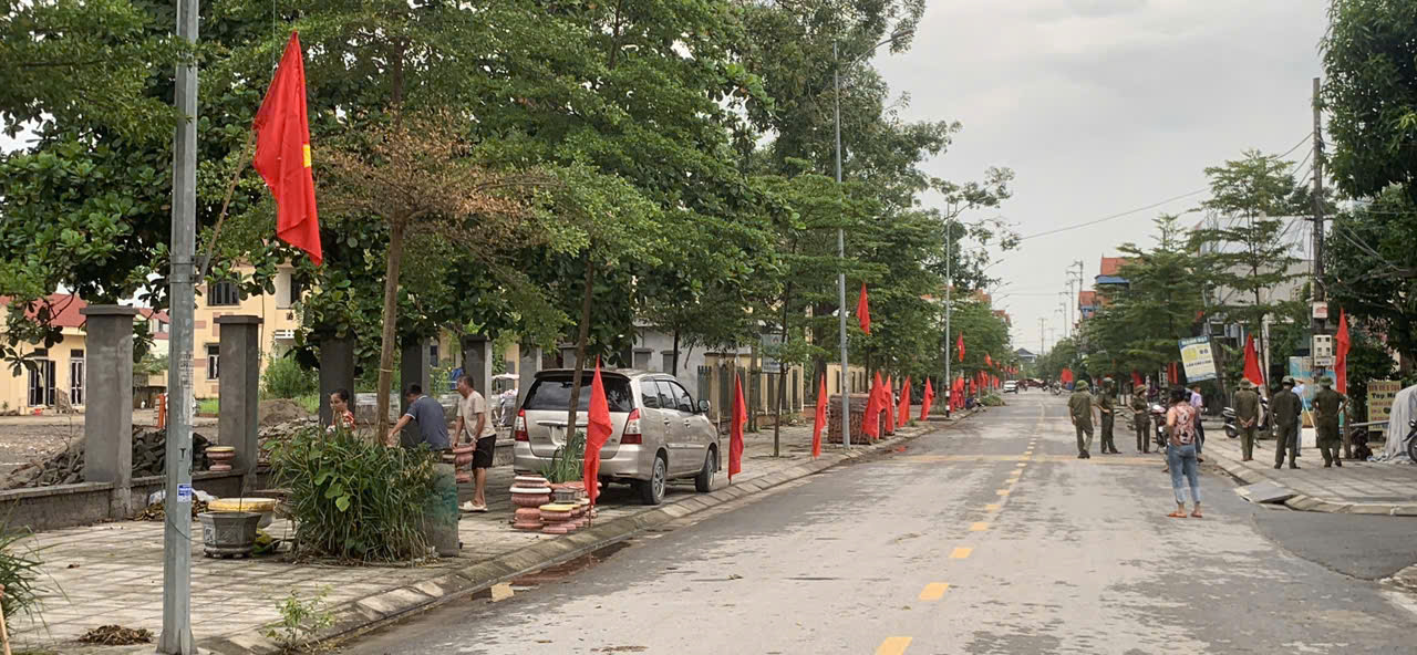 CÔNG AN PHƯỜNG NGUYỄN UÝ CHỦ ĐỘNG, QUYẾT LIỆT GIẢI TỎA VI PHẠM HLATGT BẢO ĐẢM TRẬT TỰ AN TOÀN GIAO THÔNG, VĂN MINH ĐÔ THỊ PHỤC VỤ TỔ CHỨC ĐẠI HỘI ĐẢNG BỘ TỈNH NINH BÌNH, ĐẠI HỘI ĐẢNG BỘ CÔNG AN TỈNH VÀ ĐẠI HỘI ĐẢNG BỘ PHƯỜNG NGUYỄN UÝ LẦN THỨ I,   NHIỆM KỲ 2025-2030