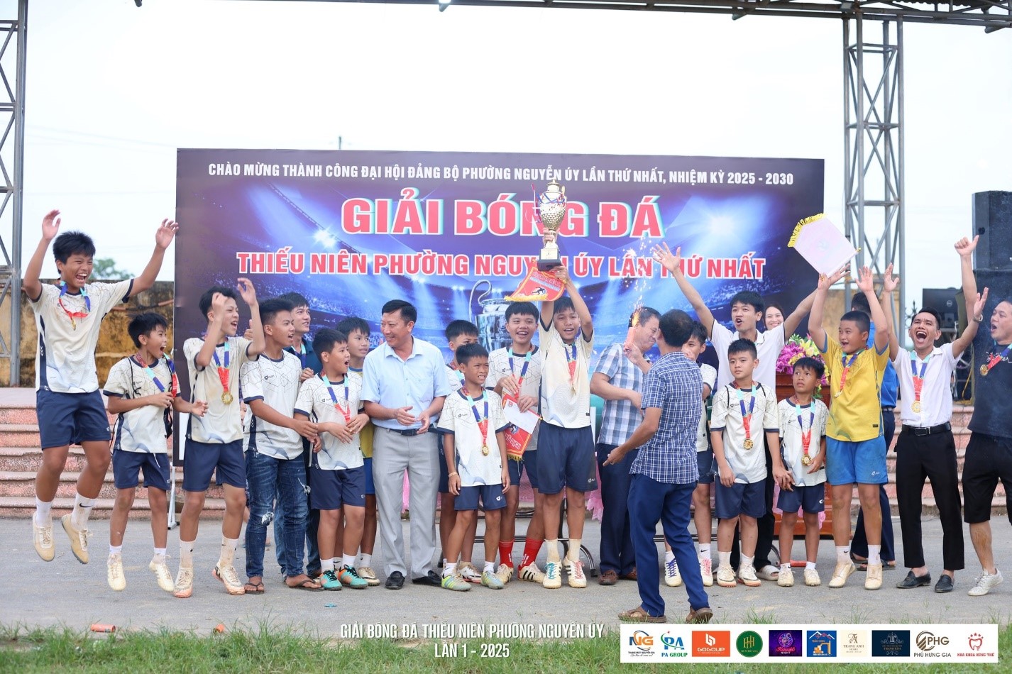 Sôi động Giải bóng đá Thiếu niên phường Nguyễn Úy lần thứ nhất năm 2025